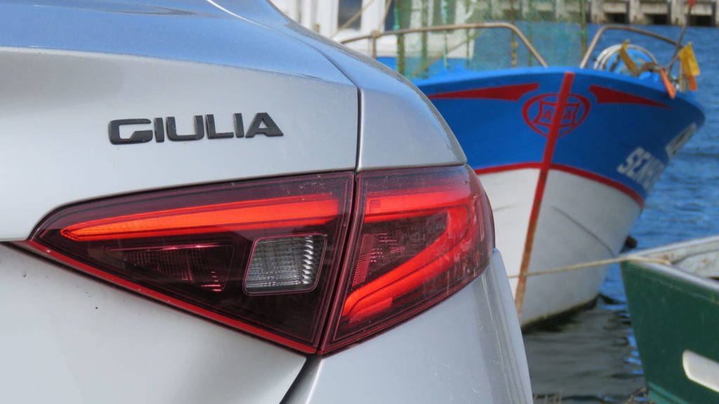 Assinatura LED e lettering Giulia