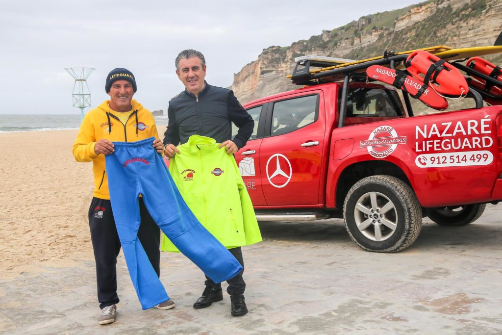 Mercedes Benz vigia praia da Nazaré 1