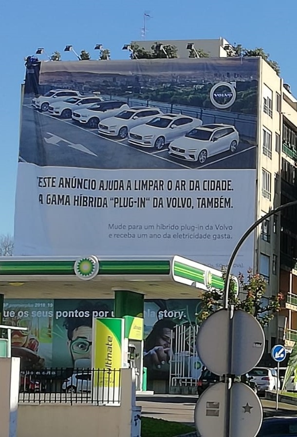 Tela publicitária Volvo