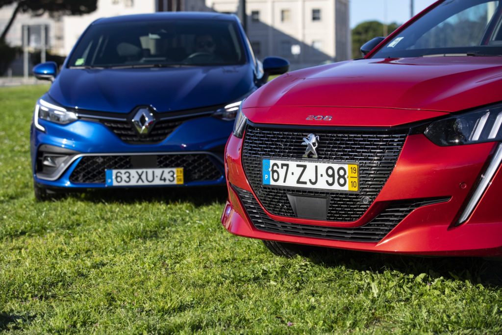 Renault Clio vs Peugeot 208 10