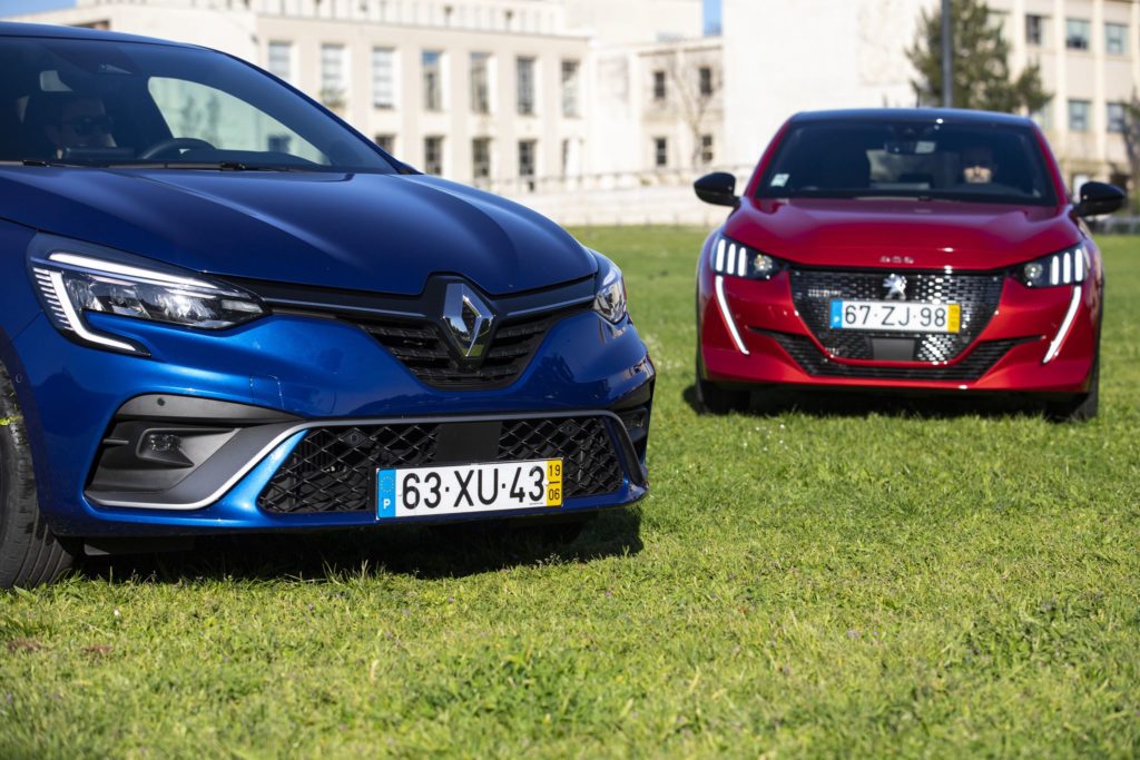 Renault Clio vs Peugeot 208 9
