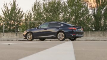 Lexus ES 300h Luxury 14