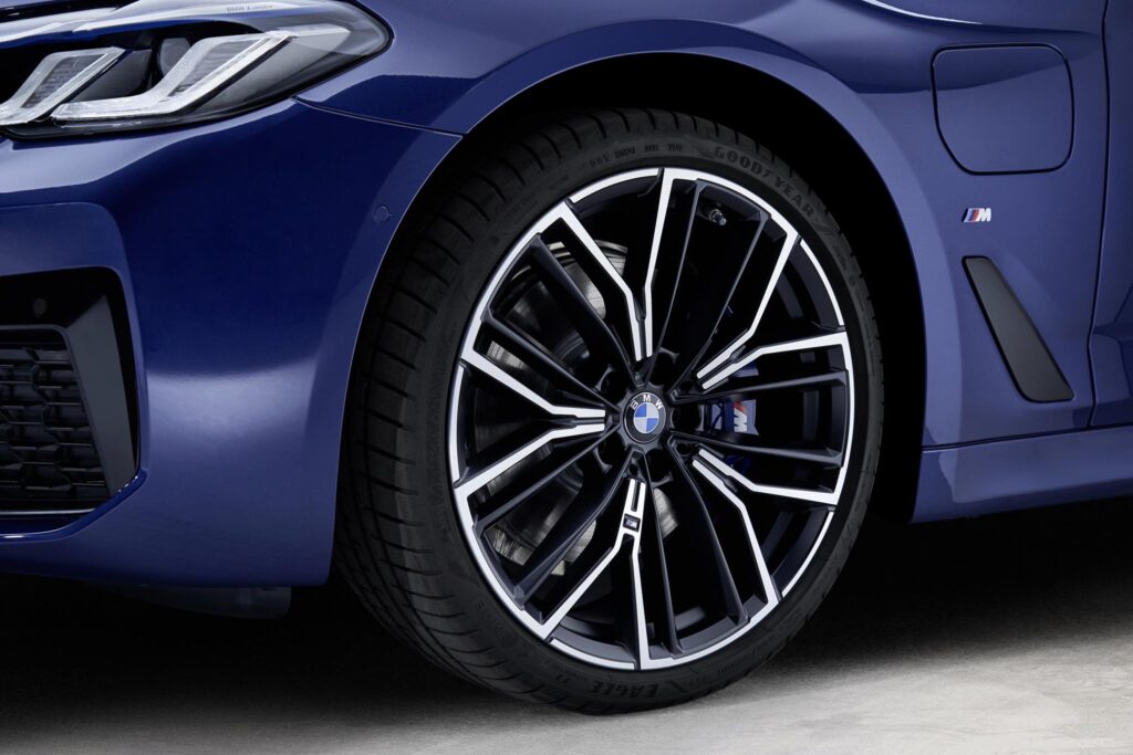 BMW 530e wheel