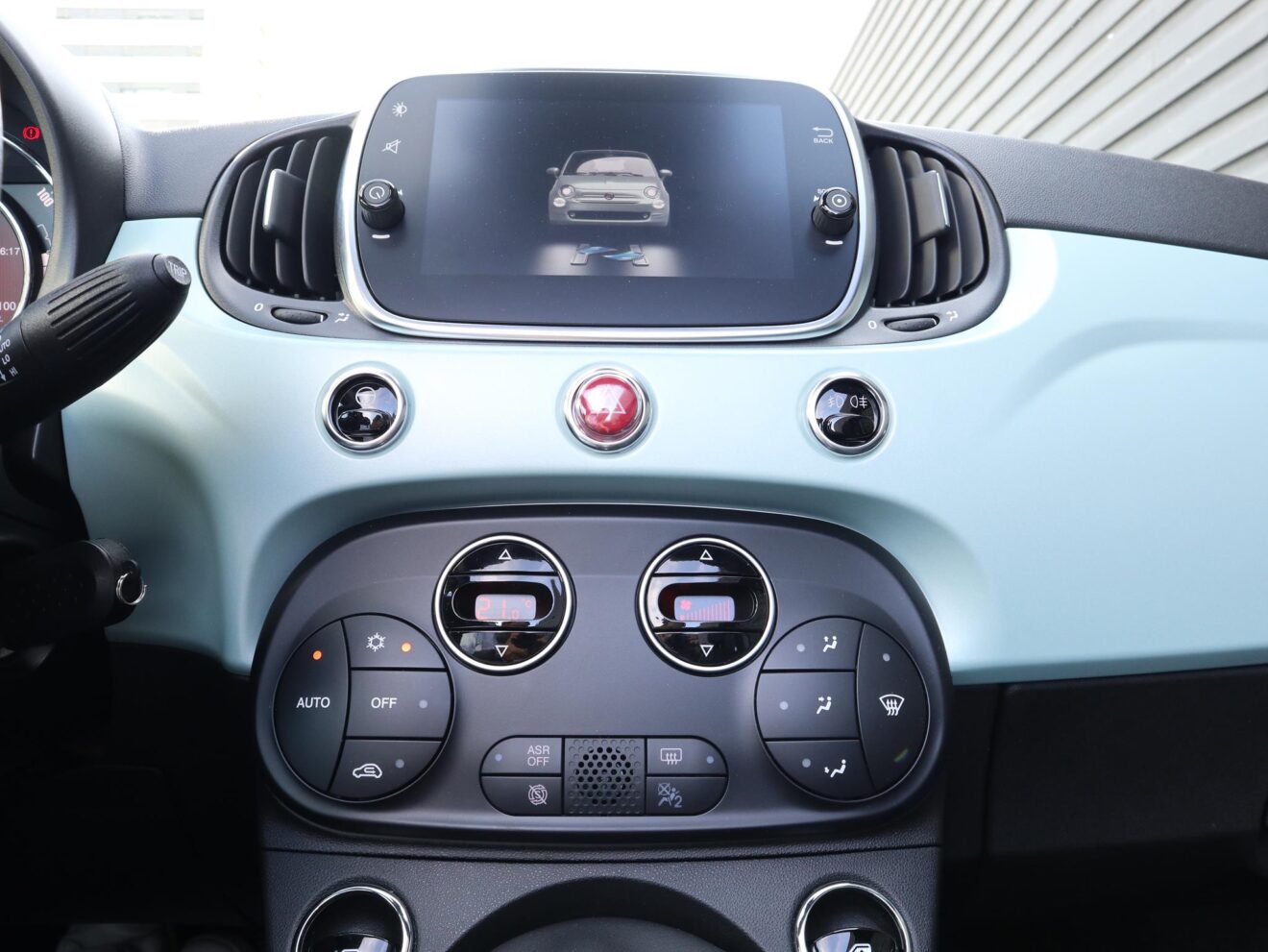 Enquanto não chega o elétrico, conduzimos o Fiat 500 híbrido!