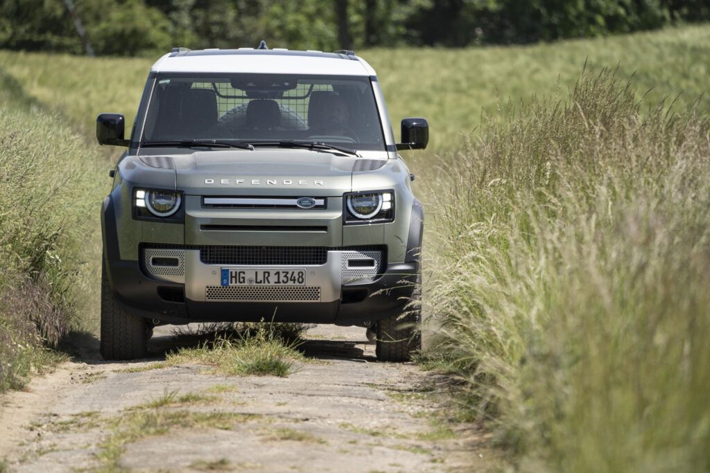 Land Rover Defender 3