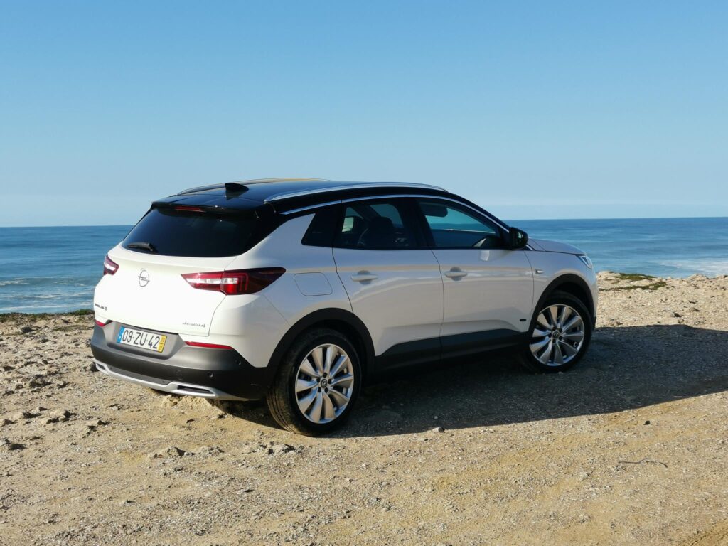 Opel Grandland X hybrid4 2