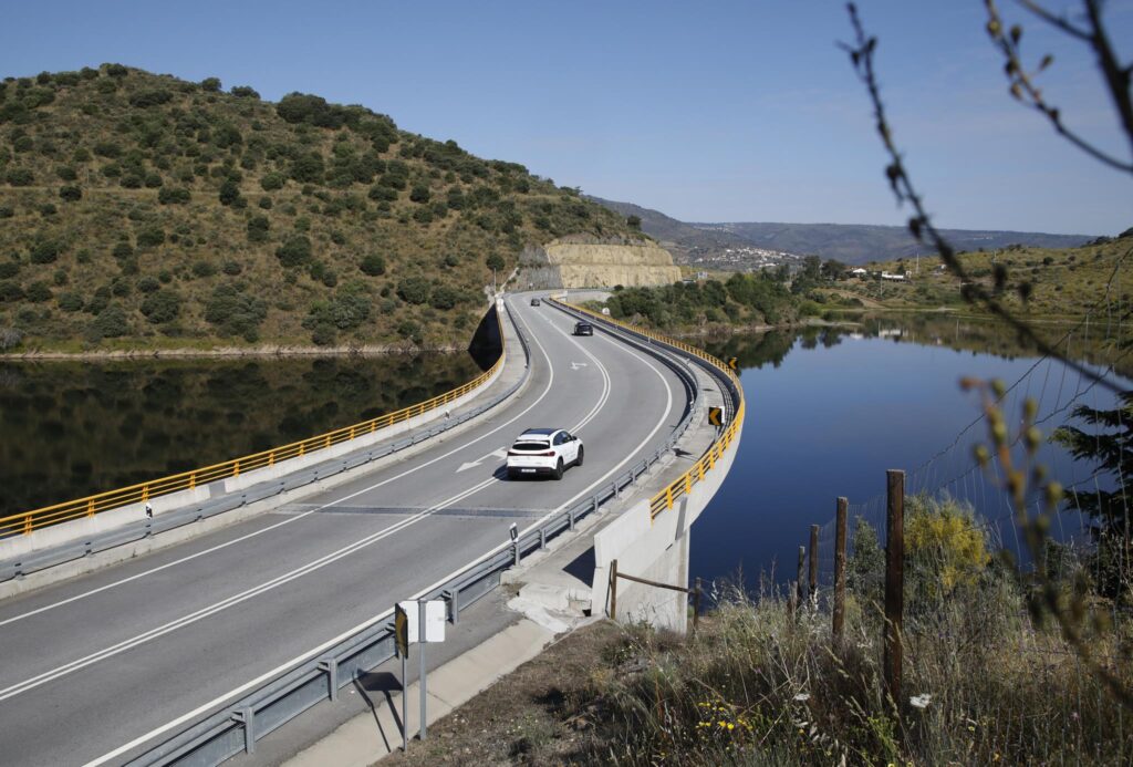 Volta Elétrica a Portugal Mercedes EQA 37