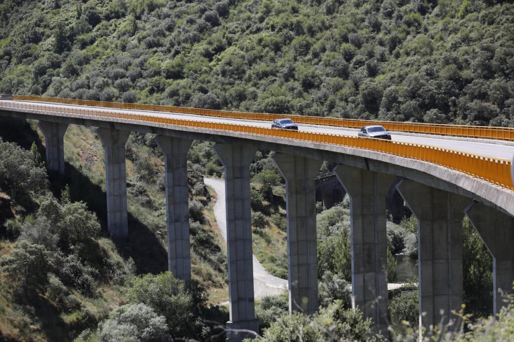 Volta Elétrica a Portugal Mercedes EQA 44