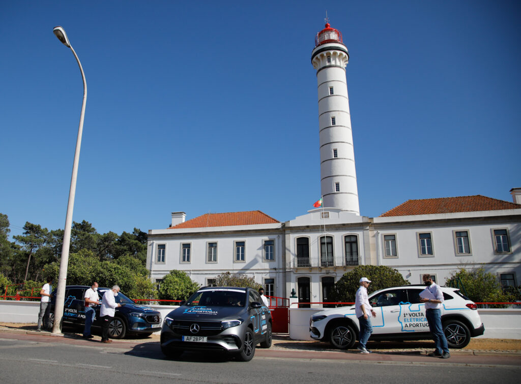 Volta Elétrica a Portugal Mercedes EQA 62