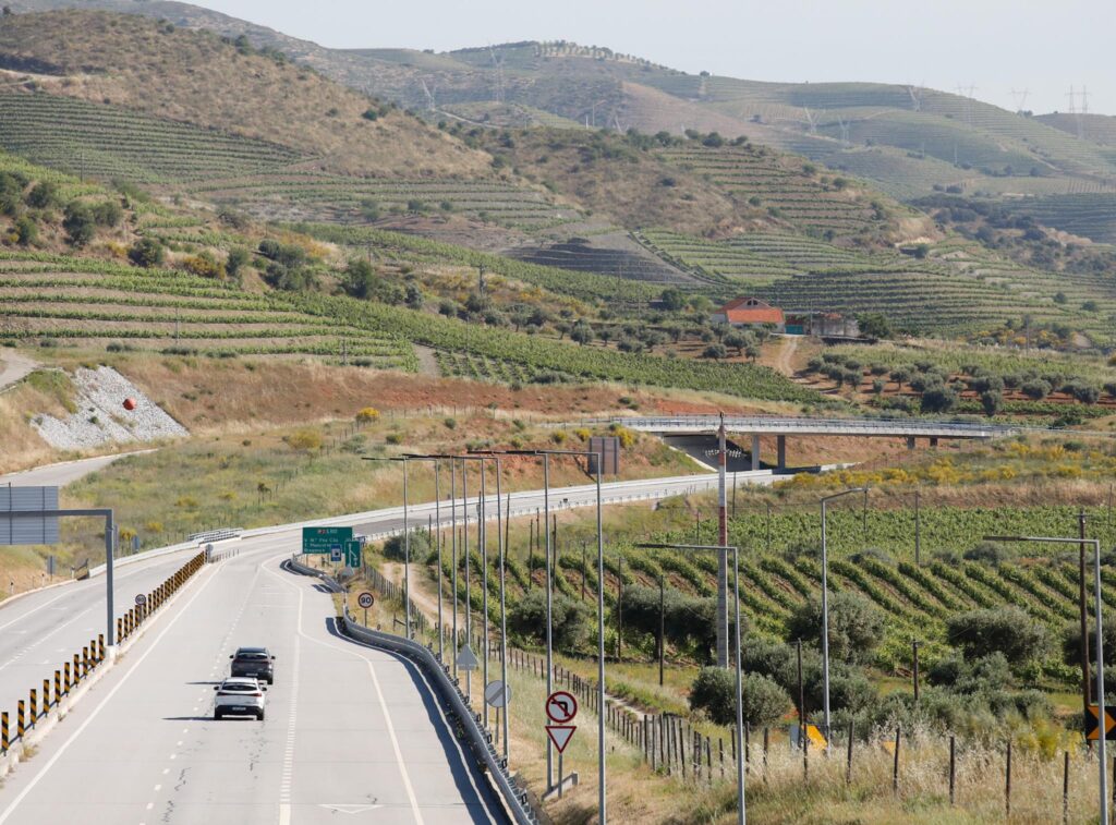 Volta Elétrica a Portugal Mercedes EQA 65