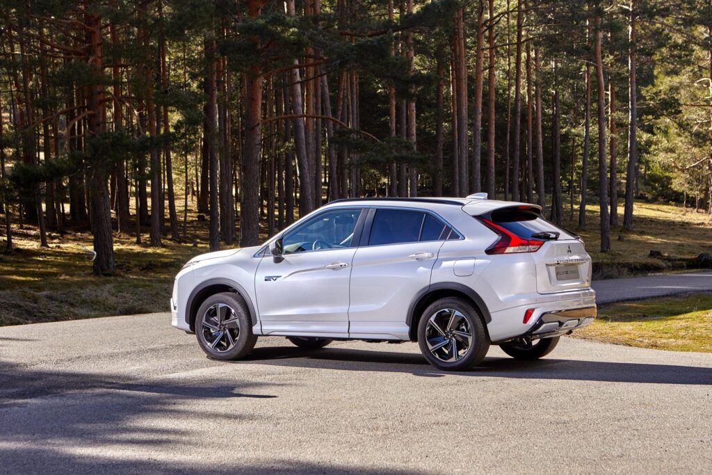 mitsubishi eclipse cross plug in hybrid 657