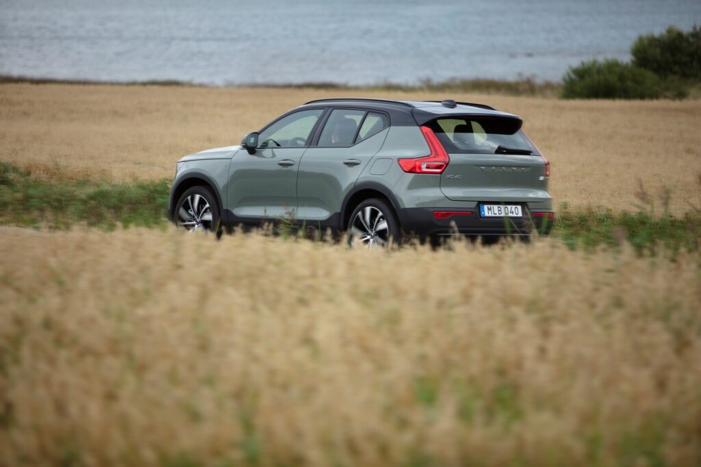 271710 Volvo XC40 Recharge P8 AWD in Sage Green