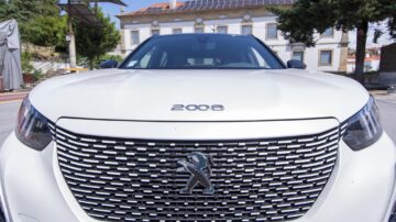 Peugeot e 2008 63