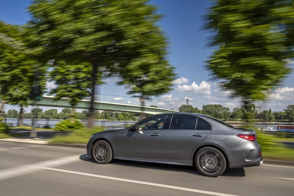 Mercedes Benz C300e limousine 4