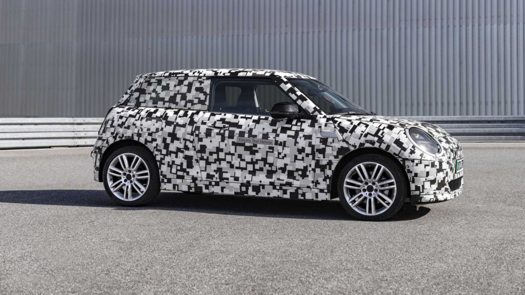 2023 mini cooper se teaser 5