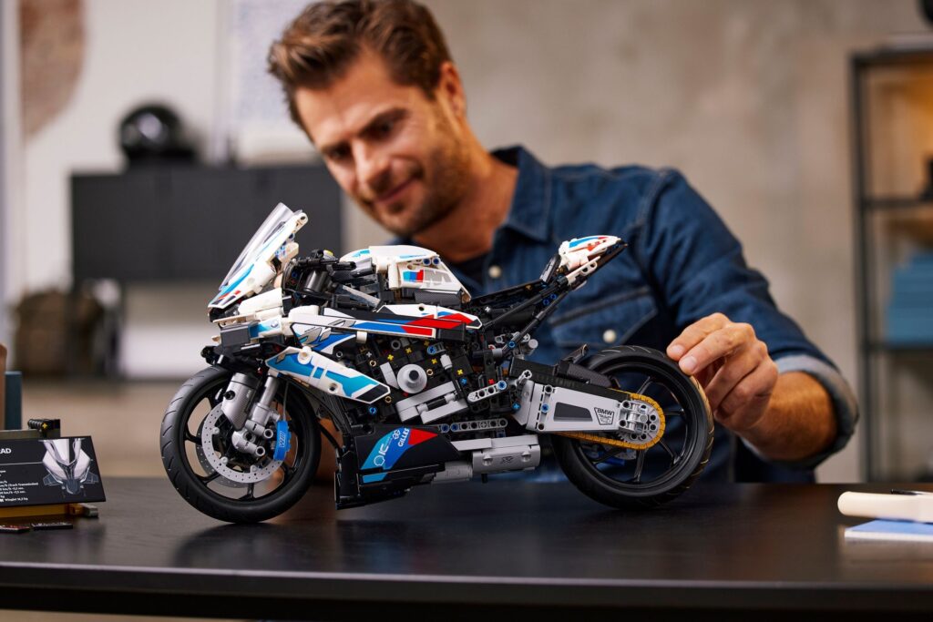 Lego BMW M1000 RR Motorrad 1