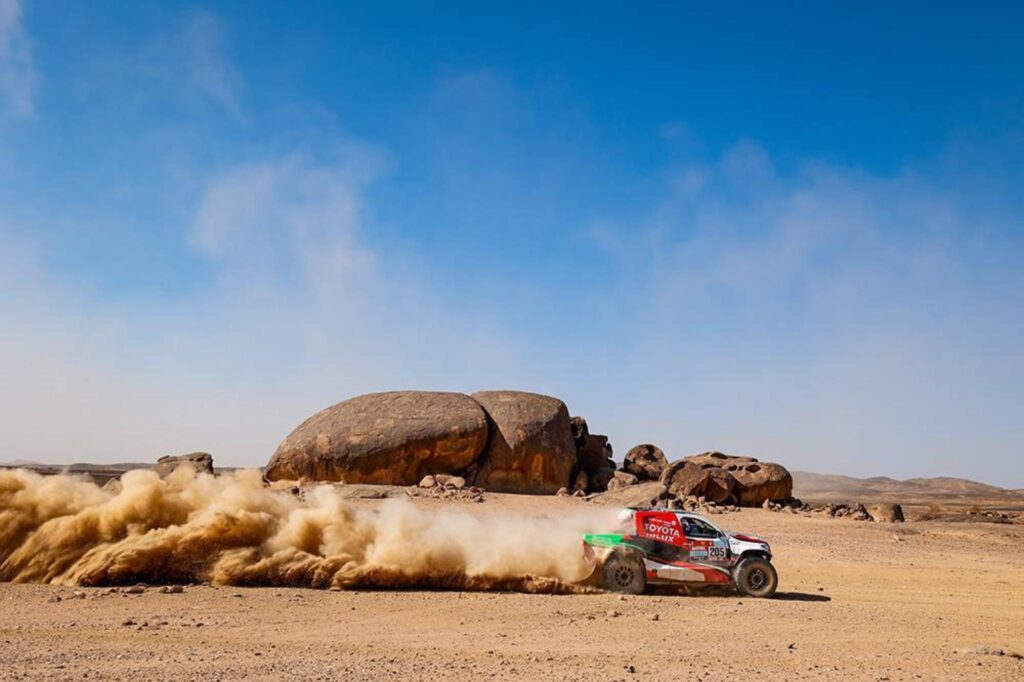 Al Rajhi Yazeed Toyota hilux Overdrive Stage 10 Dakar 2022