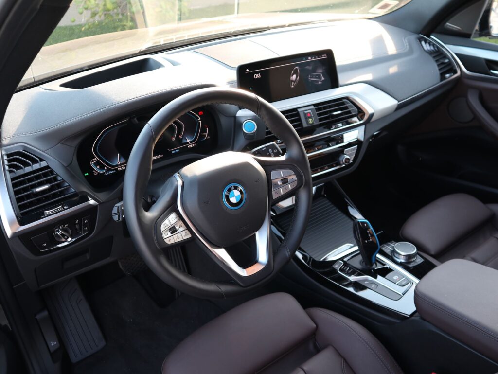 BMW iX3 83