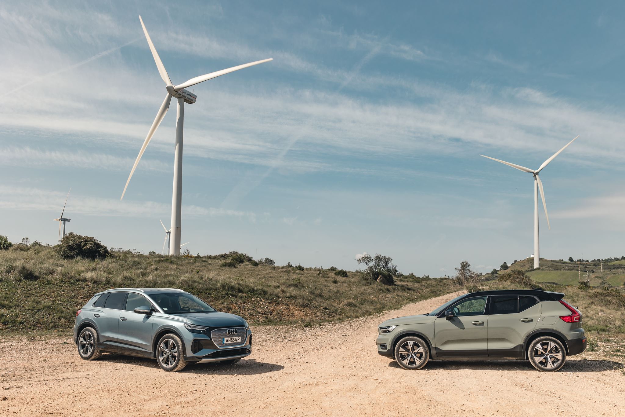 Comparativo Volvo XC40 P8 vs Audi Q4 50 1