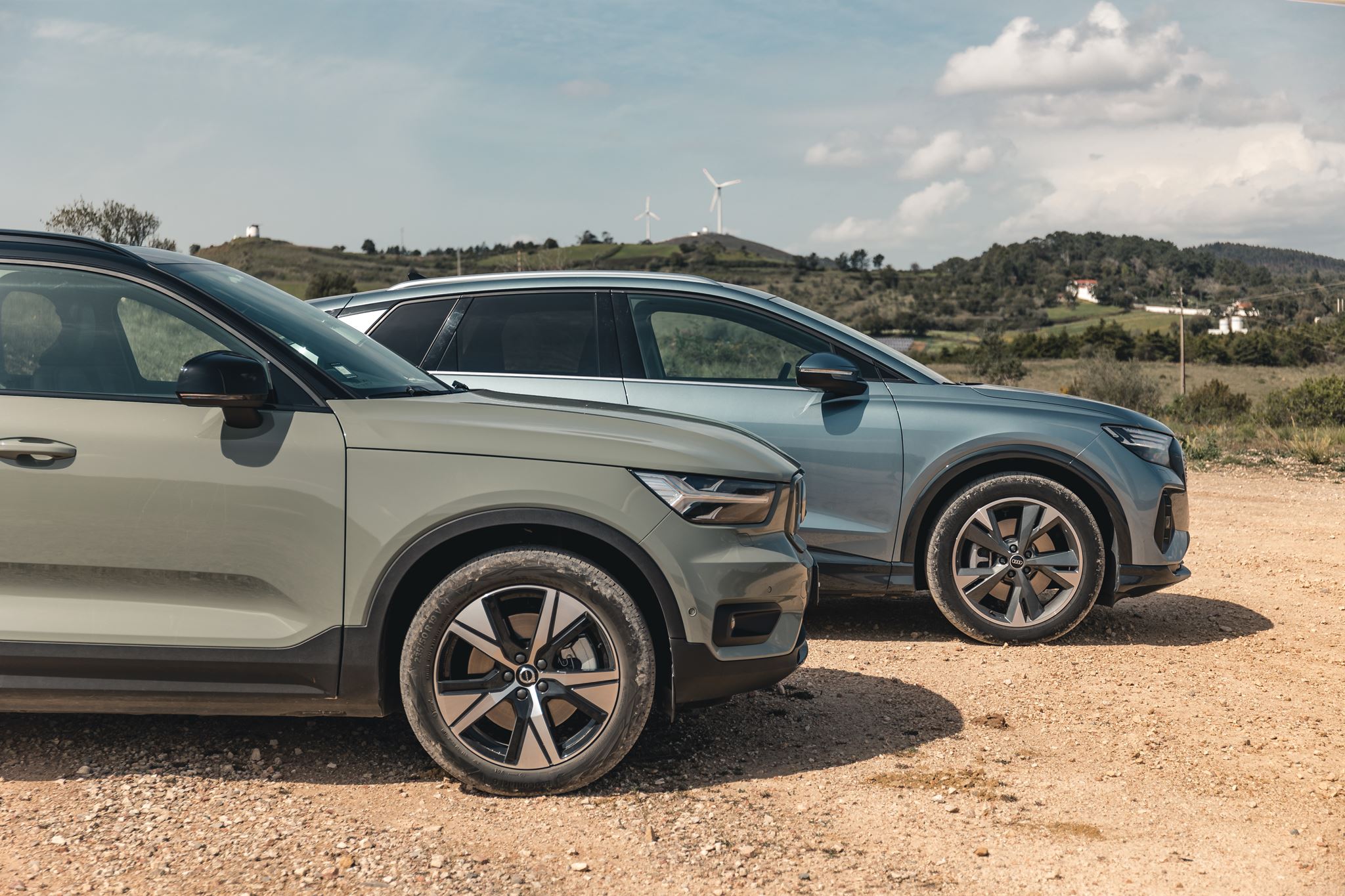 Comparativo Volvo XC40 P8 vs Audi Q4 50 25