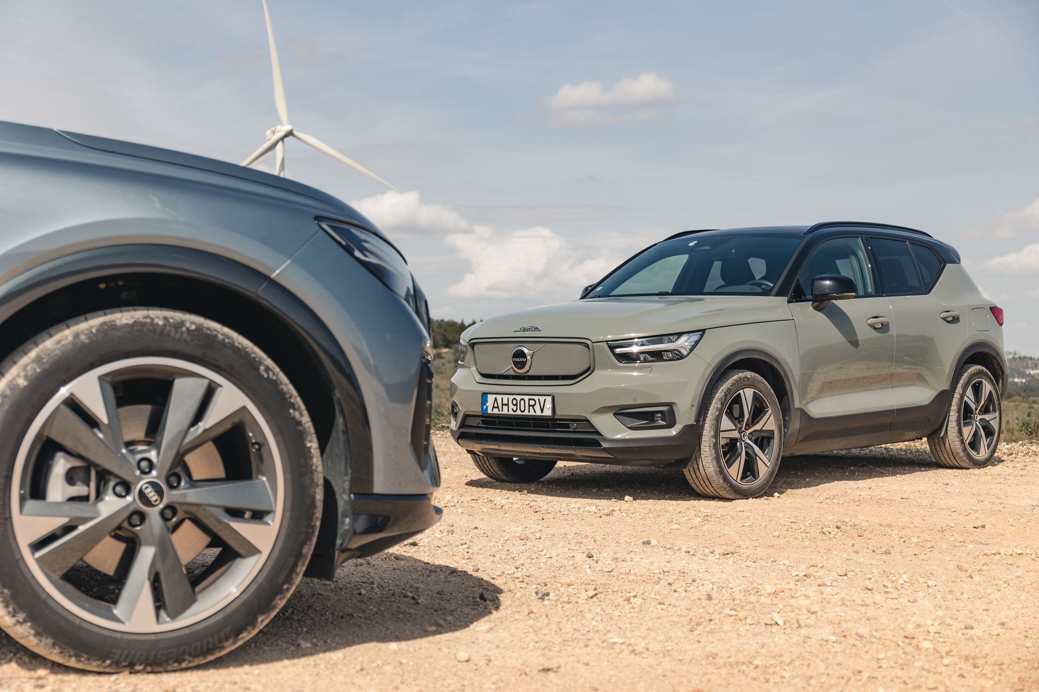 Comparativo Volvo XC40 P8 vs Audi Q4 50 5