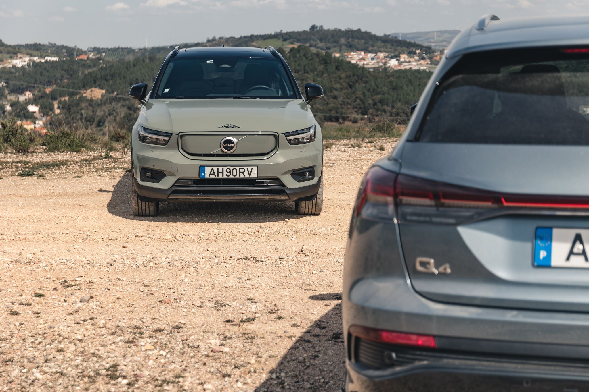 Comparativo Volvo XC40 P8 vs Audi Q4 50 8