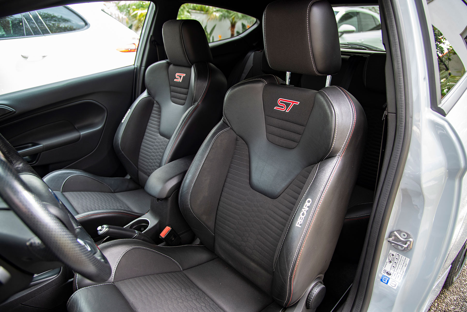 Ford Fiesta ST200 interior7
