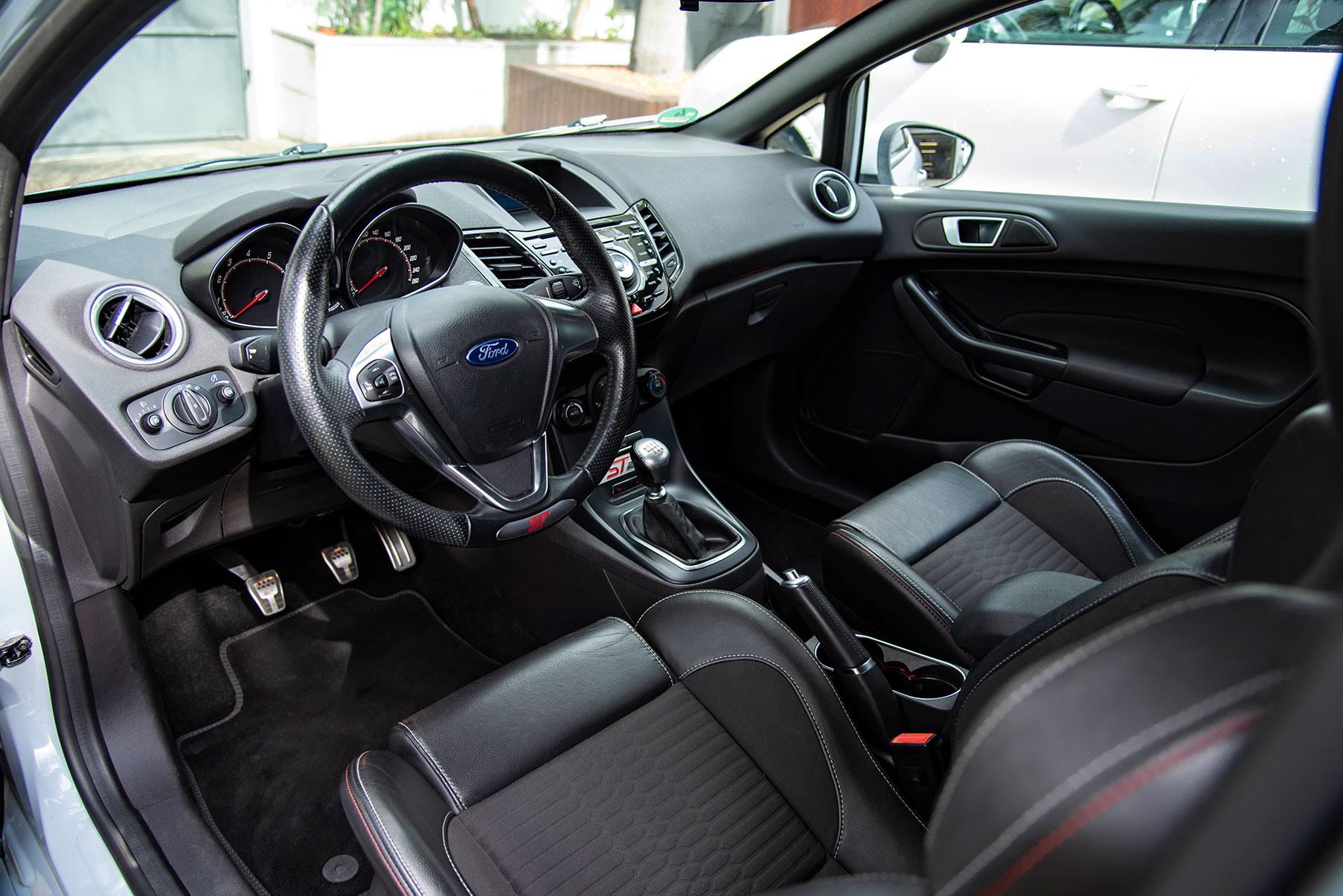 Ford Fiesta ST200 interior8