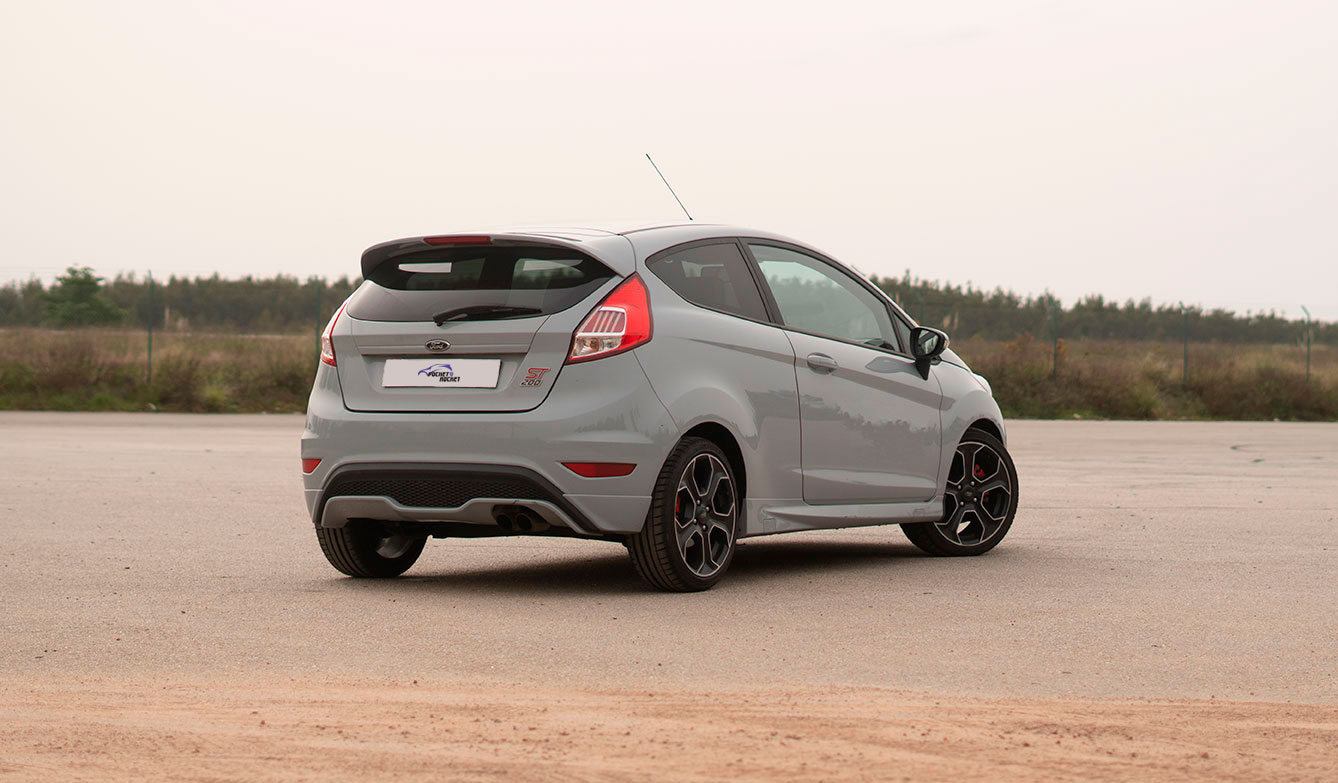 Ford Fiesta ST200 tras 4