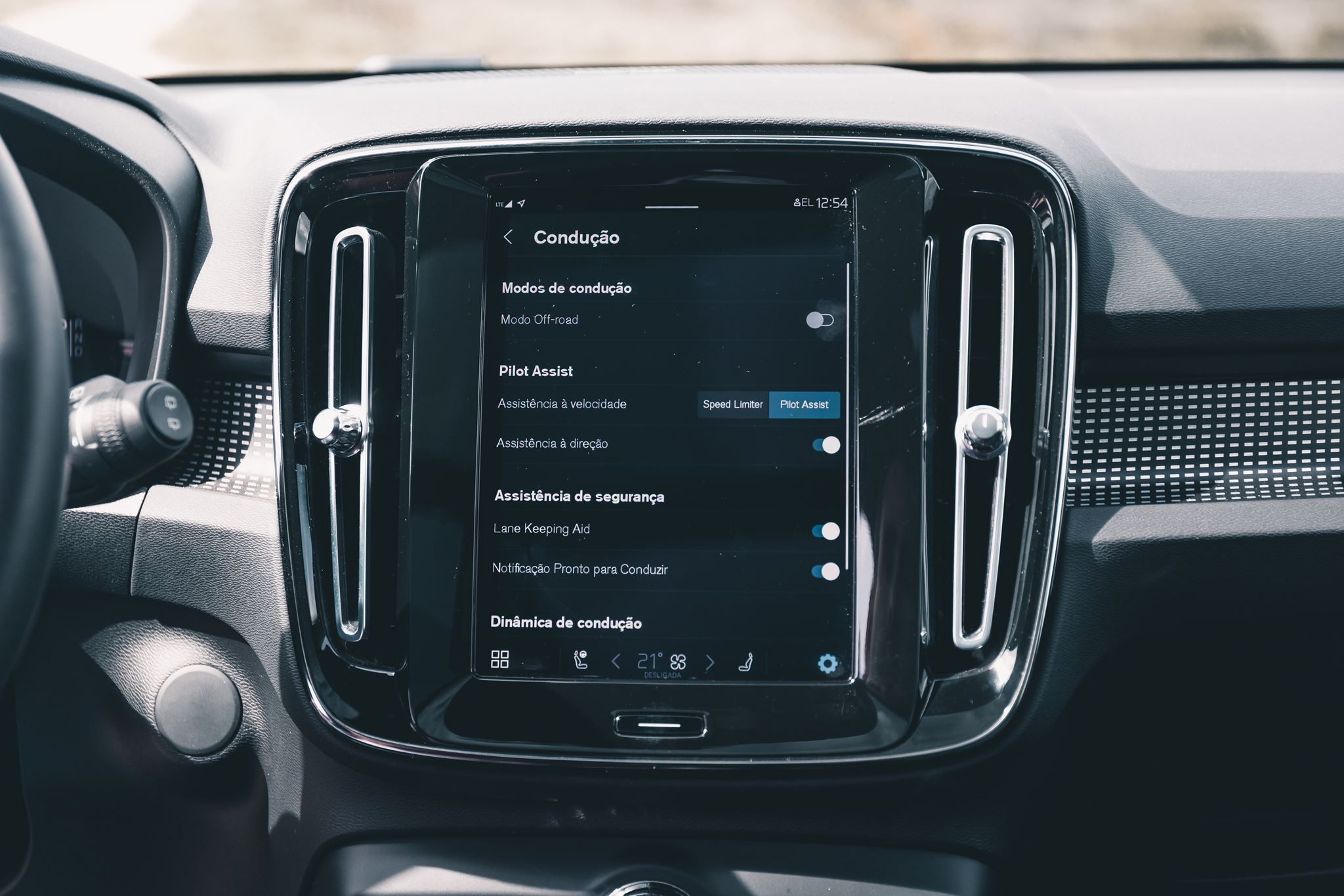 Volvo XC40 P8 Recharge Google 3