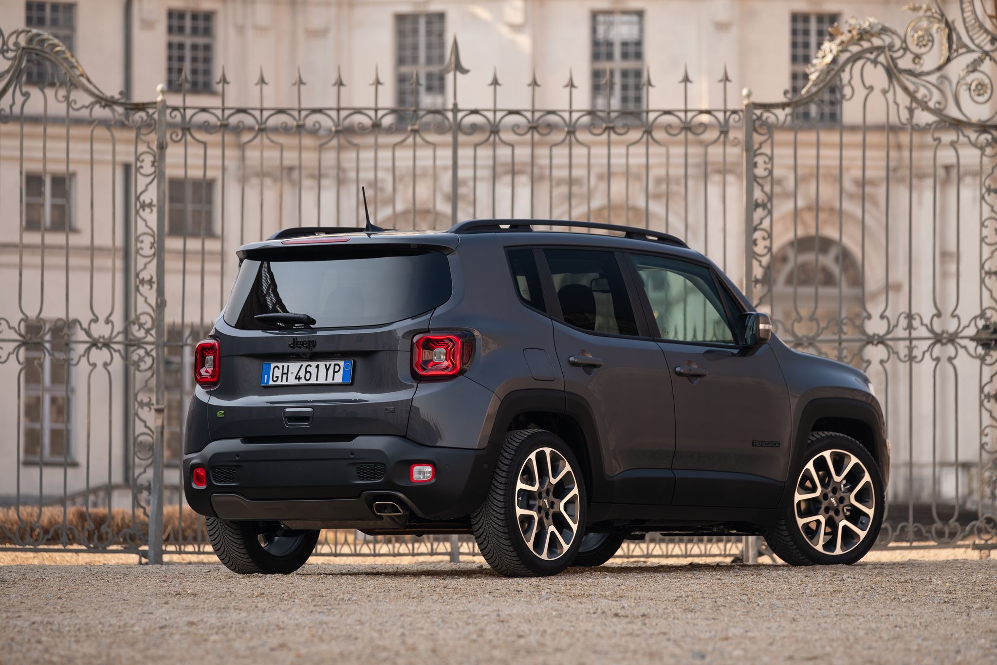 06 Jeep Renegade e hybrid S