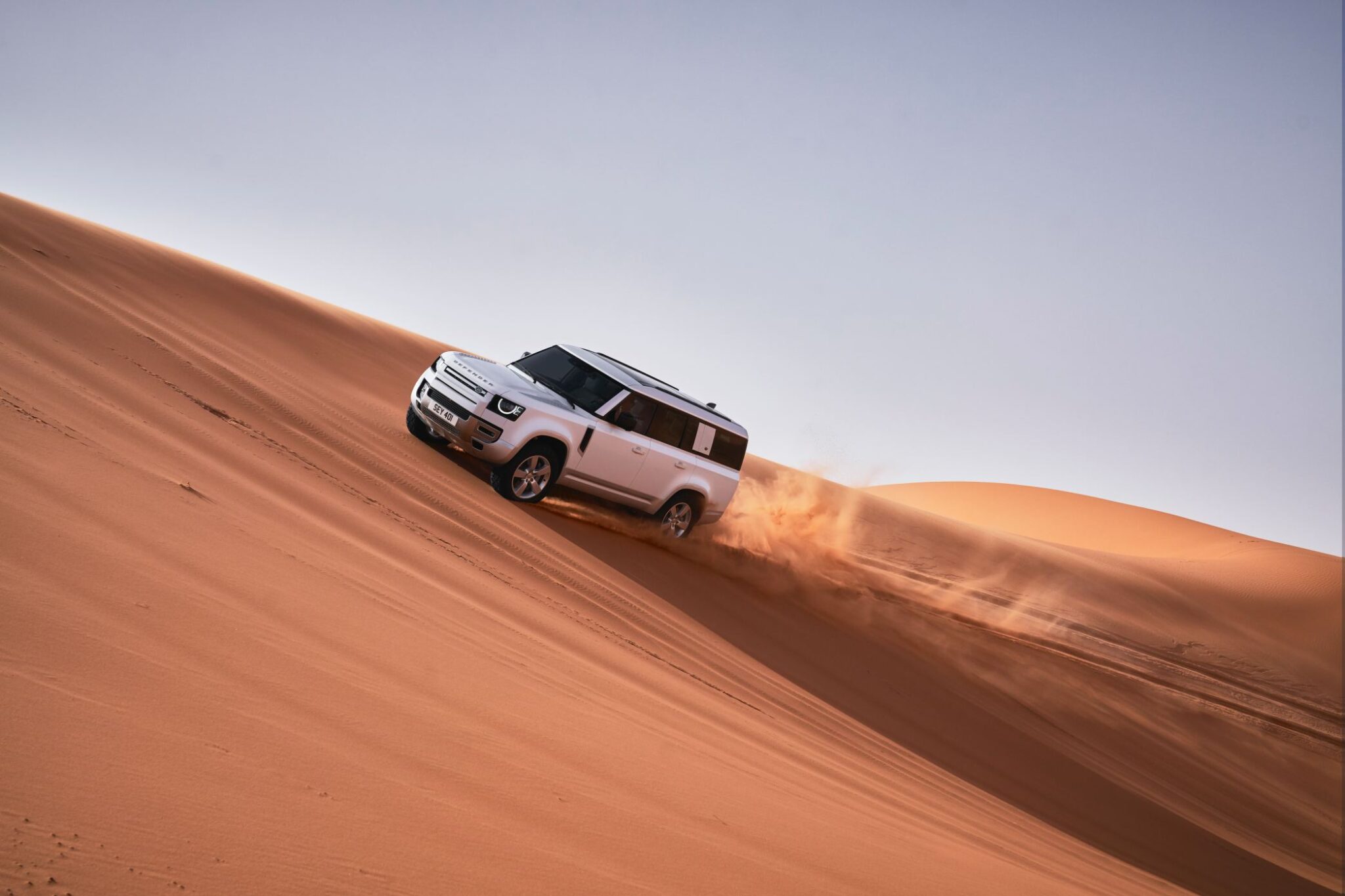 LAND ROVER DEFENDER 130 3