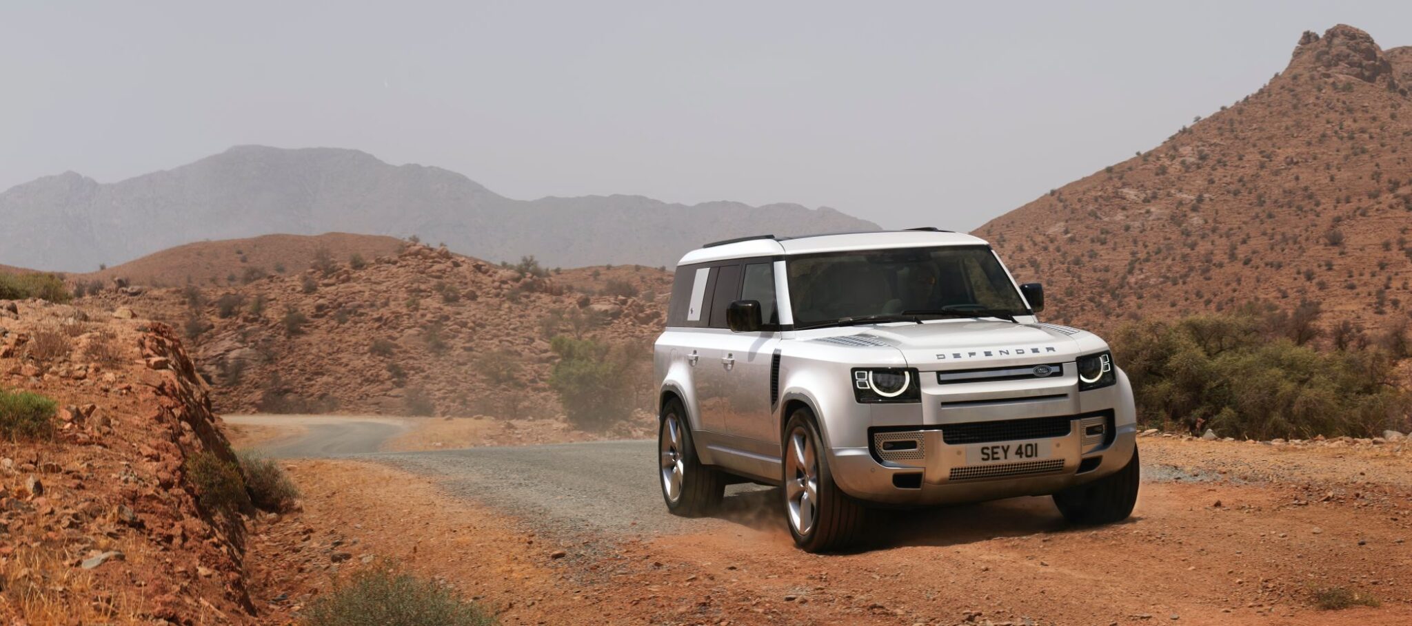 LAND ROVER DEFENDER 130 6