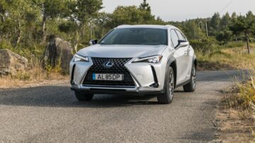 Lexus UX 300e 2