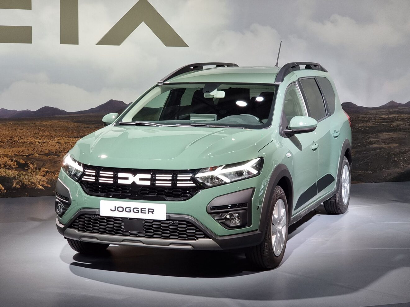 Fomos conhecer o compromisso da Dacia para o futuro, e as suas novidades!