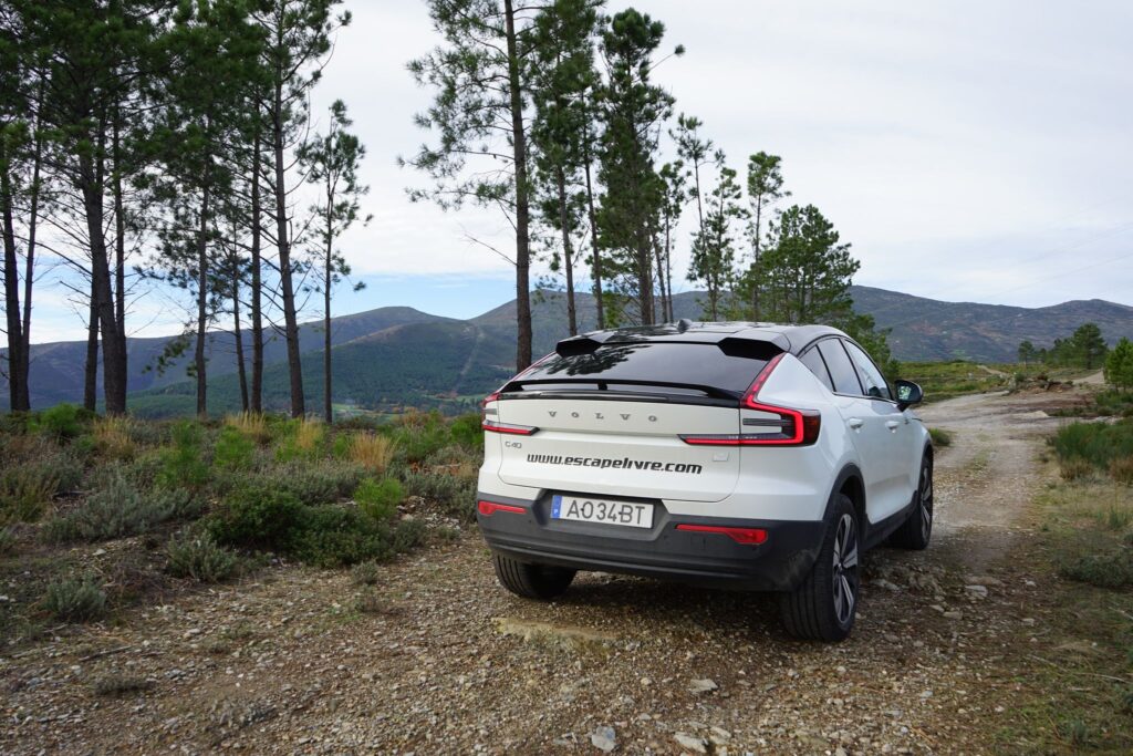 Volvo C40 P8 Recharge Offroad 2
