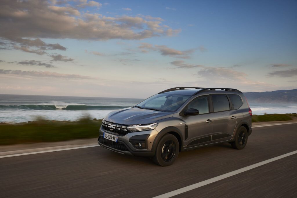 Dacia Jogger Hybrid 140 17