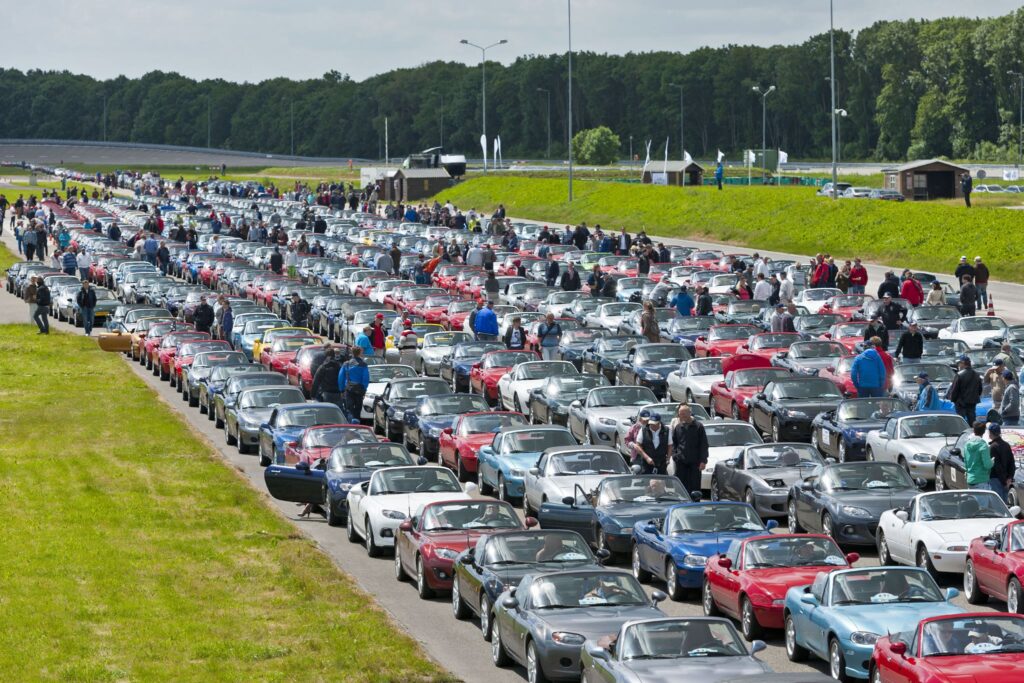 Mazda MX 5 Roadster parade world record Lelystad 2013