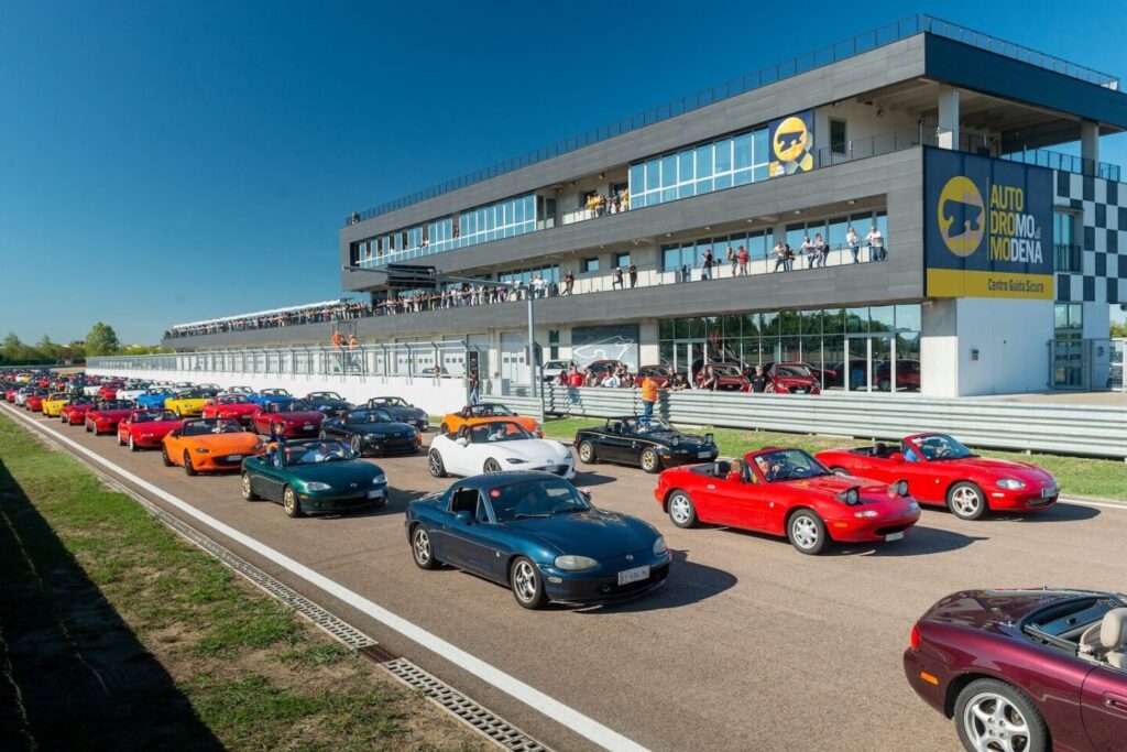 Mazda MX 5 Guinness World Record 3