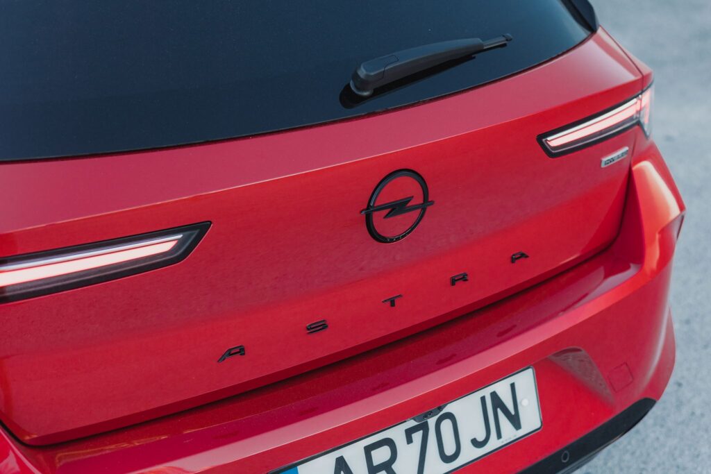 Opel Astra PHEV plug in 88