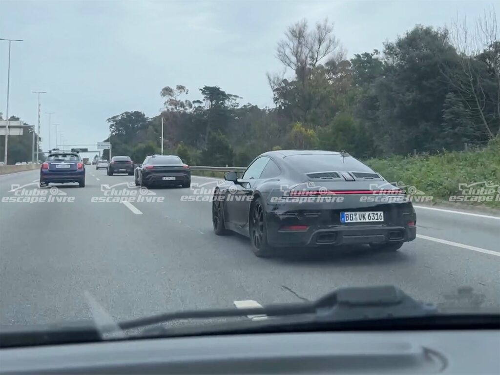 Porsche 911 992 testes PT