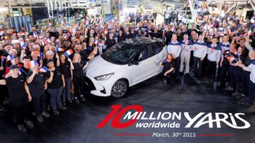 TOYOTA YARIS 10MILHOES