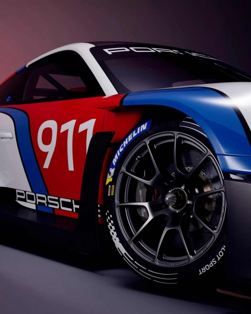 Porsche 911 GT3 R Rennsport 13