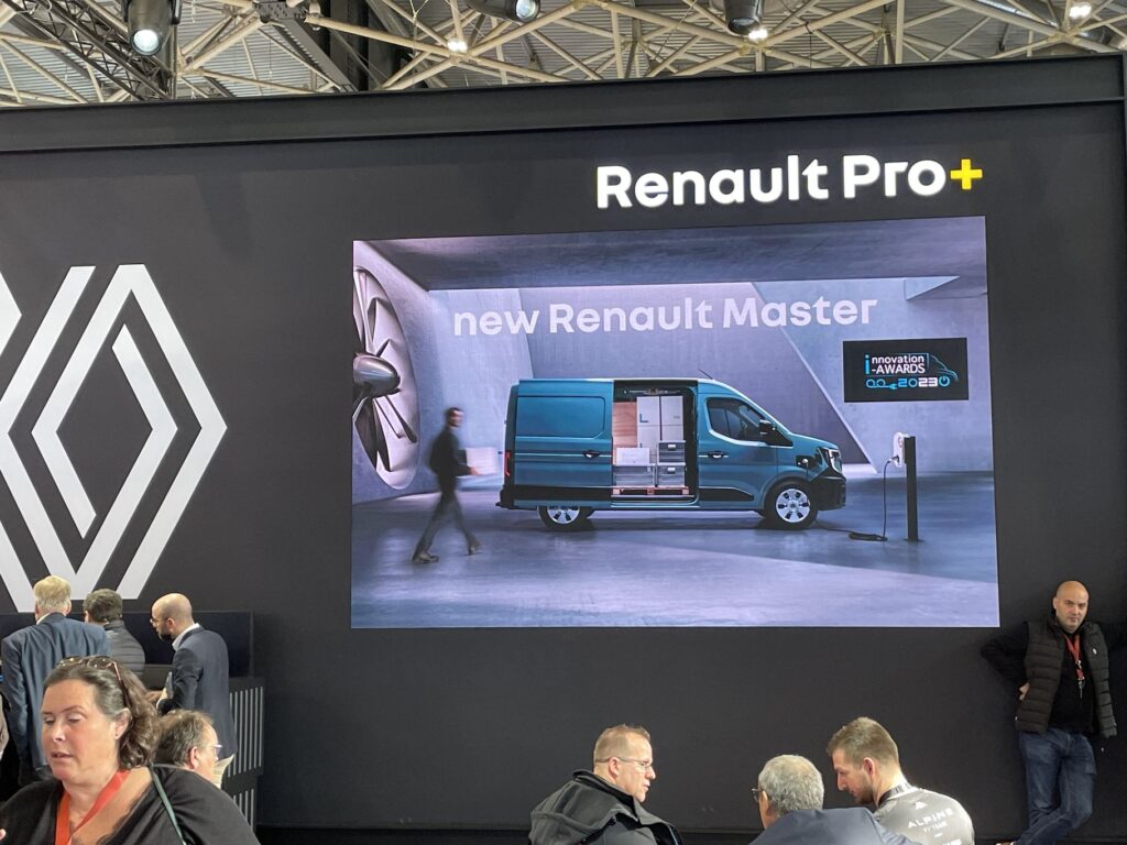 Novo Renault Master 2023 32