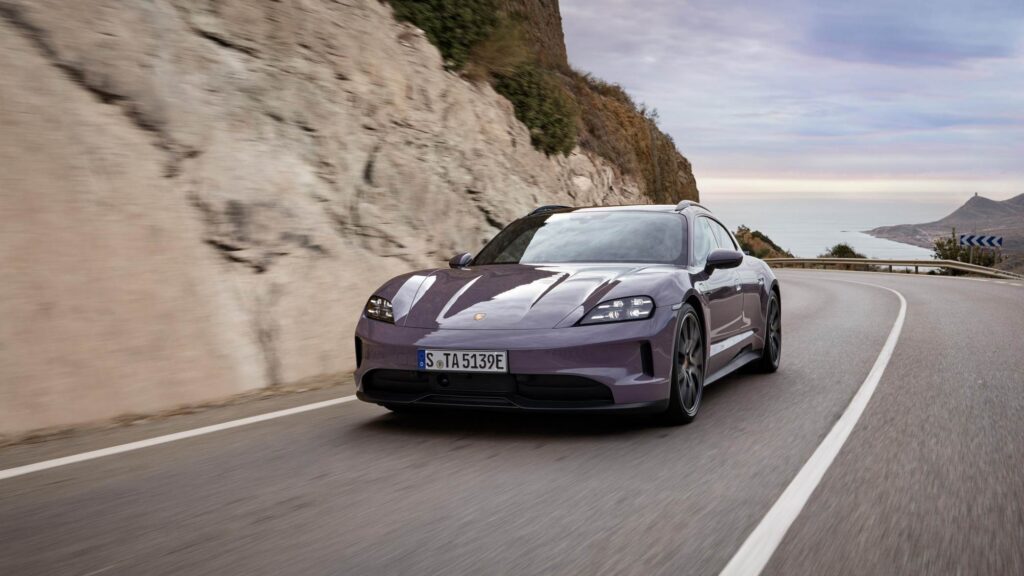 PORSCHE TAYCAN 2024 46