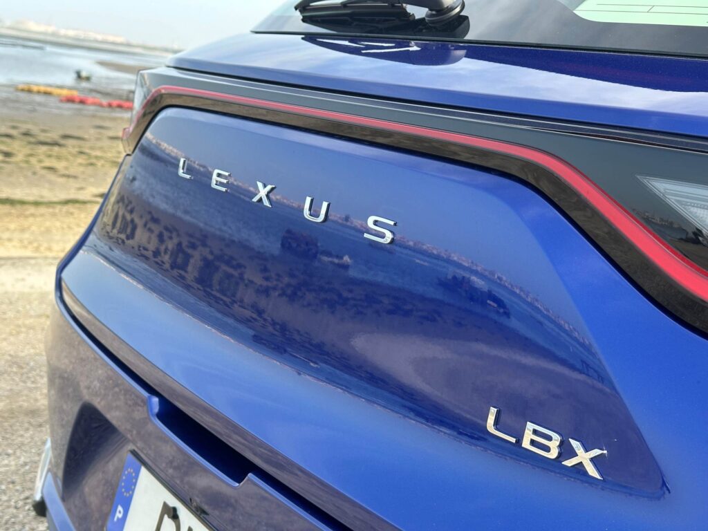 LEXUS LBX 2024 7