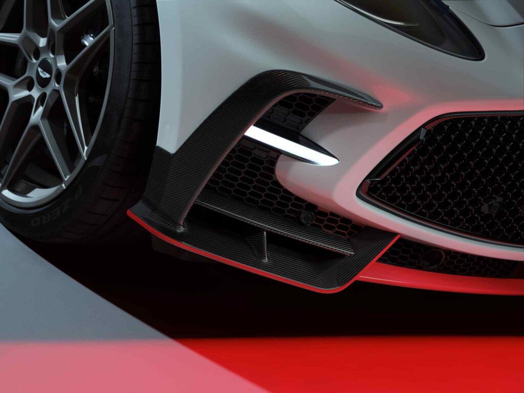 ASTON MARTIN DBX S 2025 6