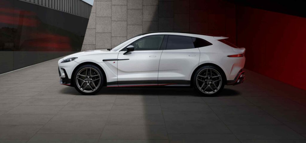 ASTON MARTIN DBX S 2025 9