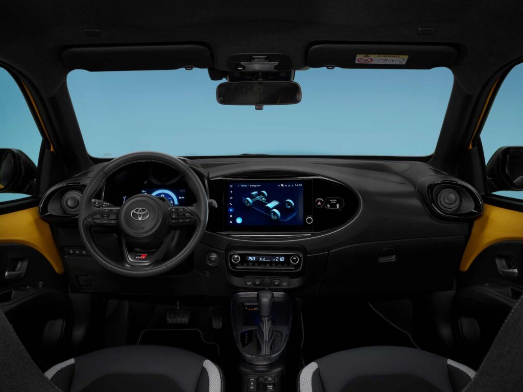 TOYOTA AYGO X HYBRID 2025 6