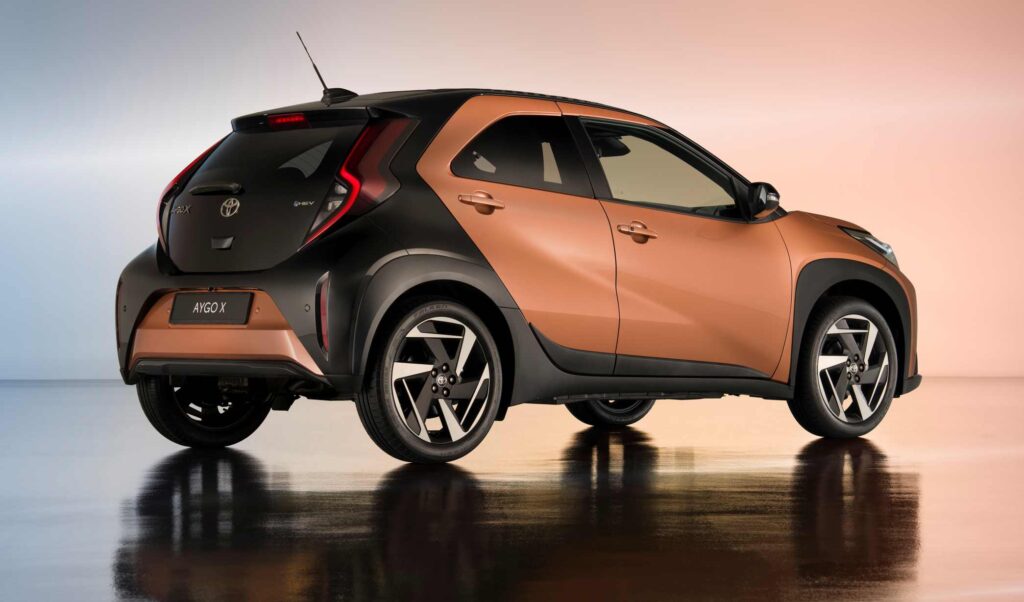 TOYOTA AYGO X HYBRID 2025 8